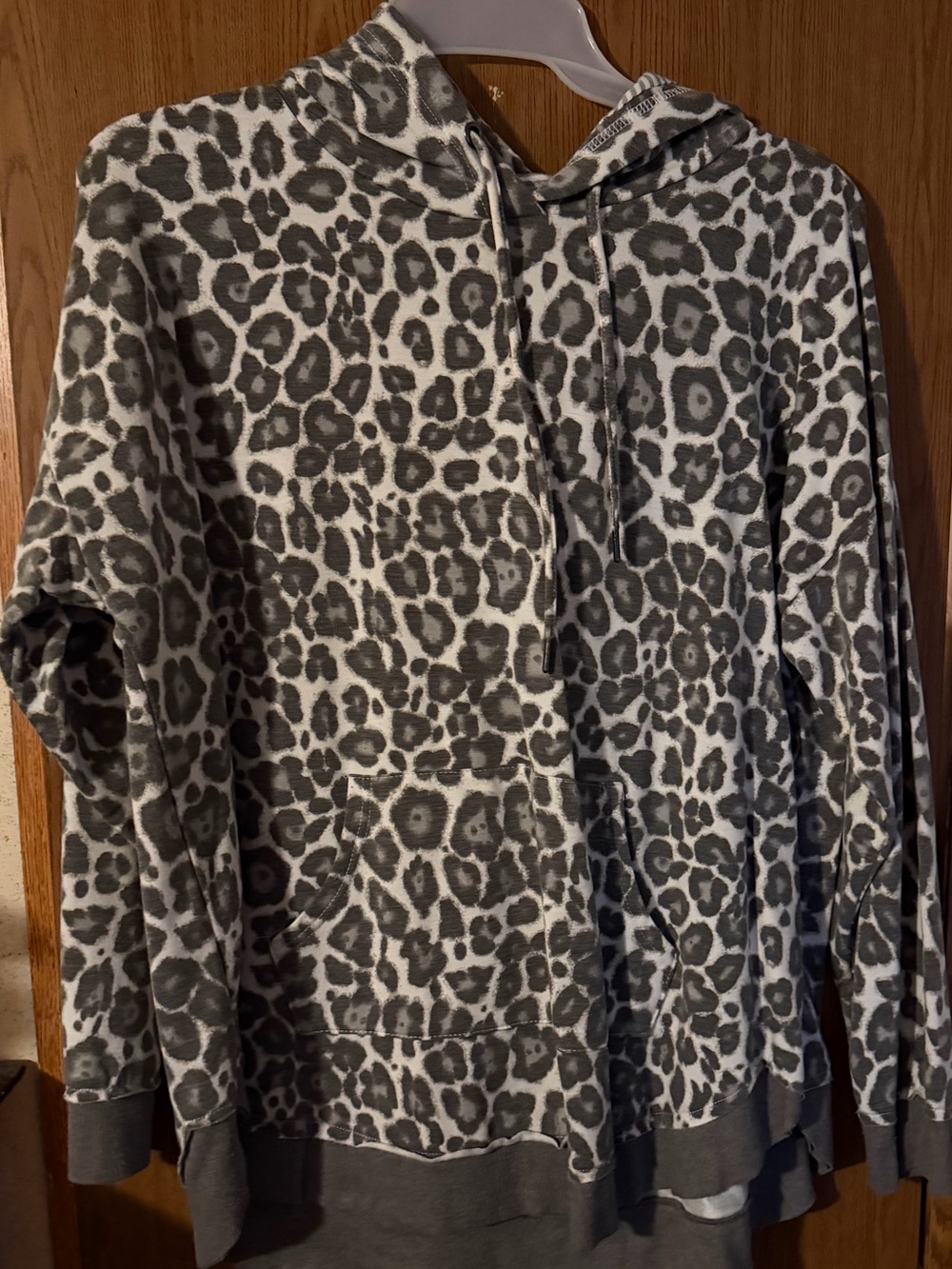 Women’s Gray Leopard Print Hoodie Sweater
